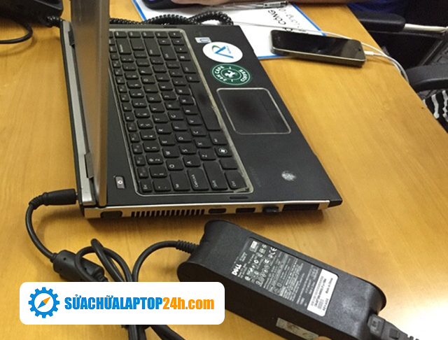 9 lưu ý cách sử dụng Laptop khi trời mưa bão