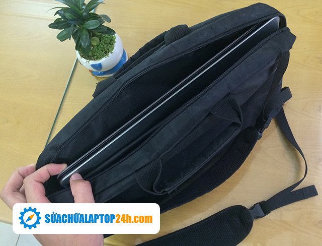 9 lưu ý cách sử dụng Laptop khi trời mưa bão