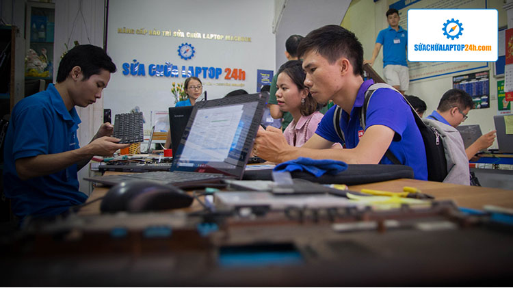 sua-man-hinh-lcd-may-tinh-tphcm-1