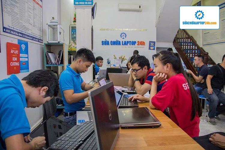 sua-man-hinh-lcd-may-tinh-tphcm-2