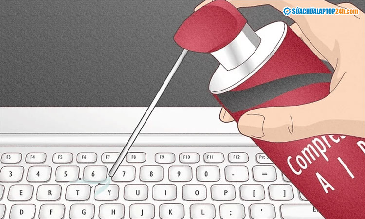 Xịt bình khí nén vào các khe phím