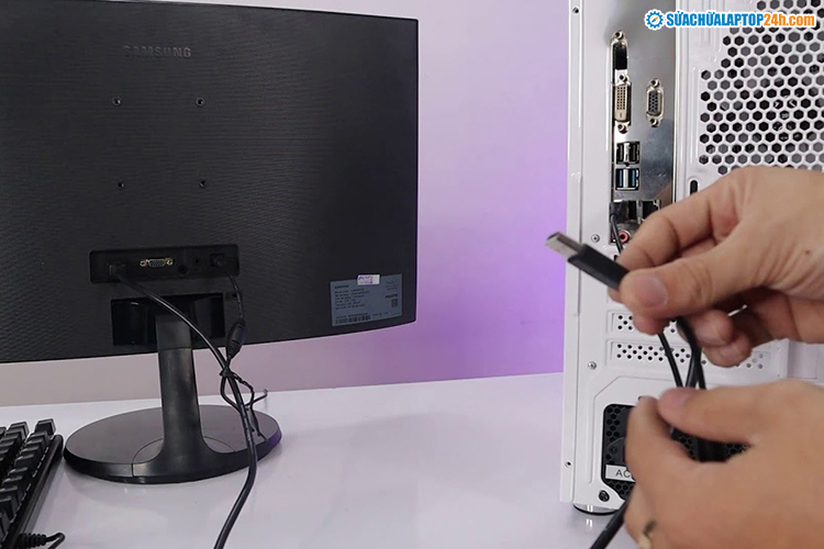 Đánh giá chi tiết các nút bấm và tổng thể màn hình