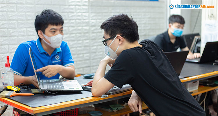 Khách hàng được tư vấn chi tiết và báo giá đầy đủ trước khi sửa chữa