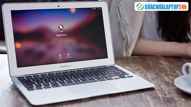 thay màn hình macbook chính hãng