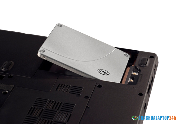 cach-thay-o-cung-laptop-dung-cach-1